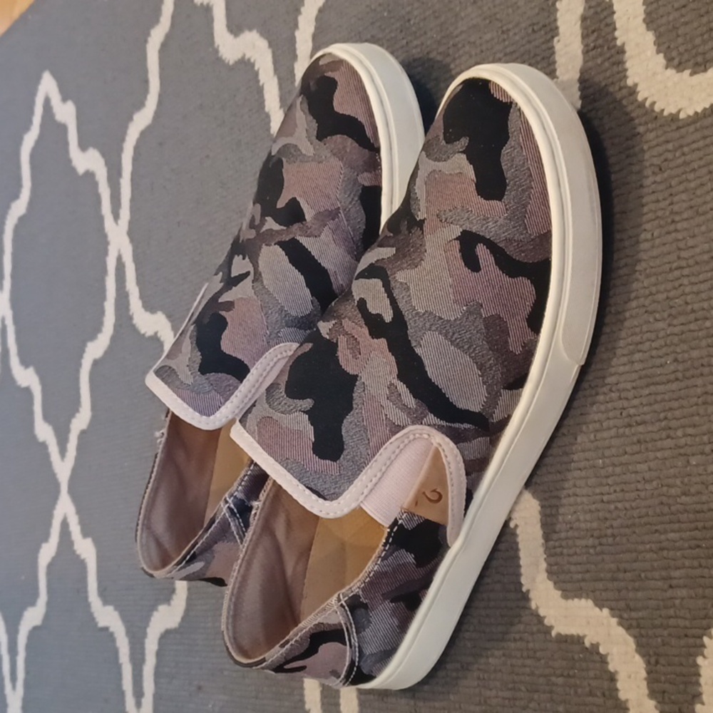 OLUKAI PEHUEA PA'I Camo Slip On Shoes Women's 10